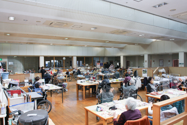 食堂兼レクレーションルーム